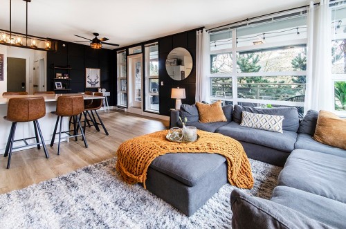 102-3602 Aldercrest Drive  North Vancouver, BC V7G 0A2