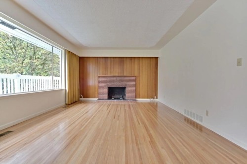 1025 Clements Avenue, North Vancouver, BC 
