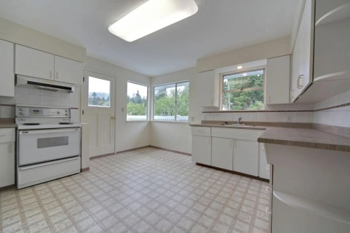 1025 Clements Avenue, North Vancouver, BC 