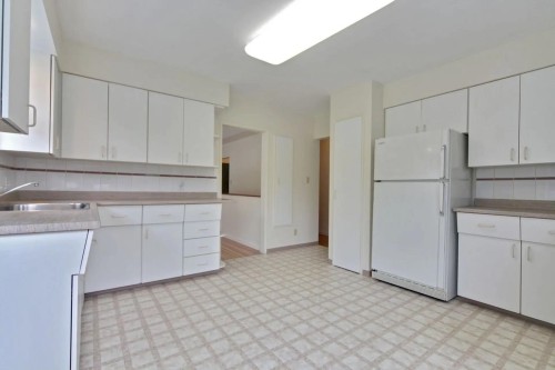1025 Clements Avenue, North Vancouver, BC 