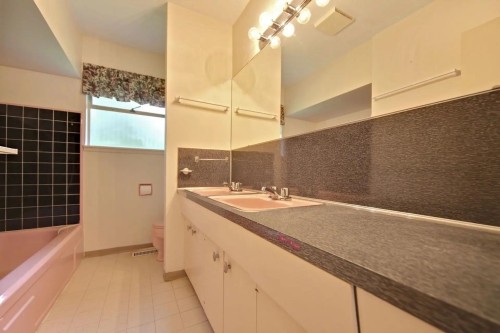 1025 Clements Avenue, North Vancouver, BC 