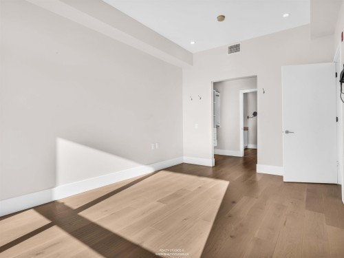 206-1591 Bowser Avenue, North Vancouver, BC 