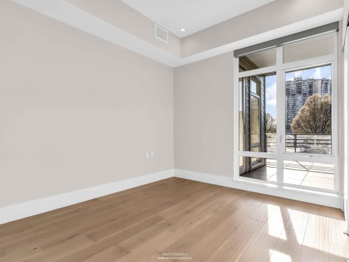 206-1591 Bowser Avenue, North Vancouver, BC 