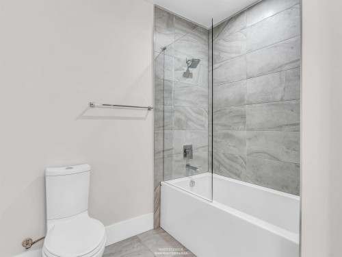 206-1591 Bowser Avenue, North Vancouver, BC 