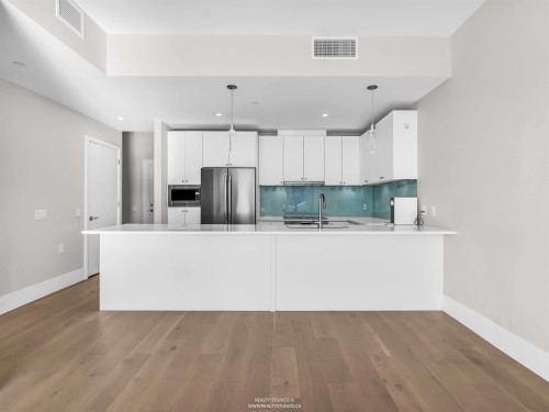 206-1591 Bowser Avenue, North Vancouver, BC 