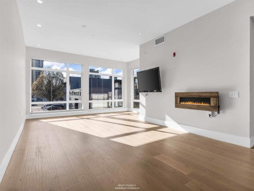 206-1591 Bowser Avenue, North Vancouver, BC 