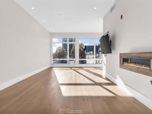 206-1591 Bowser Avenue, North Vancouver, BC 