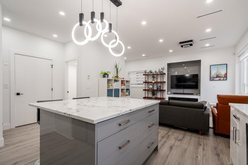 #2-4675 Canada Way, Burnaby, BC 