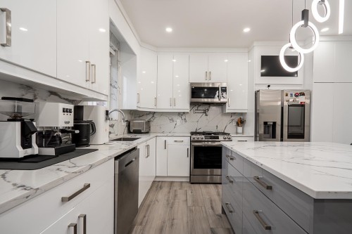 #2-4675 Canada Way, Burnaby, BC 