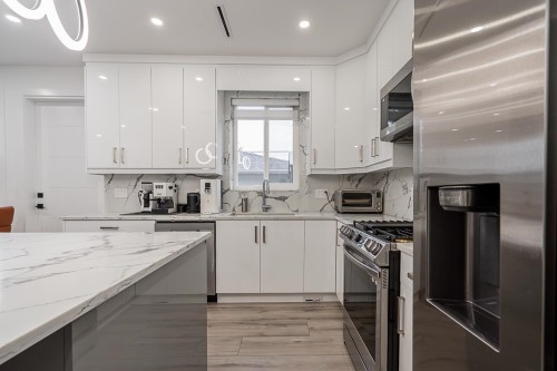 #2-4675 Canada Way, Burnaby, BC 