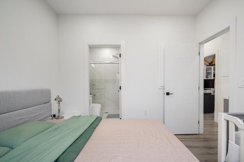 #2-4675 Canada Way, Burnaby, BC 