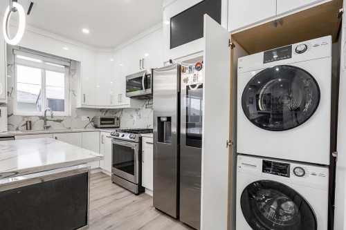 #2-4675 Canada Way, Burnaby, BC 