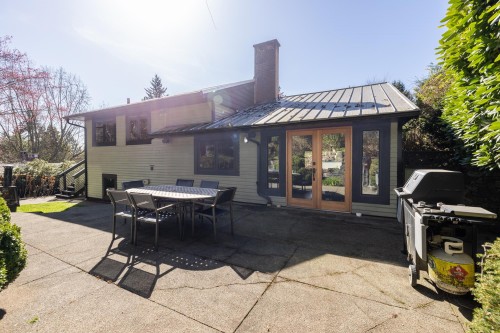 1374 15Th Street E, North Vancouver, BC 