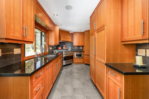 1374 15Th Street E, North Vancouver, BC 