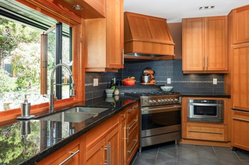 1374 15Th Street E, North Vancouver, BC 