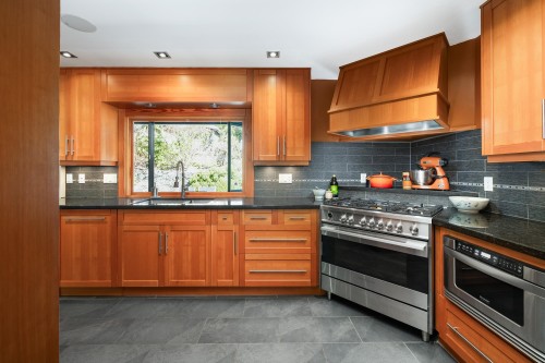 1374 15Th Street E, North Vancouver, BC 