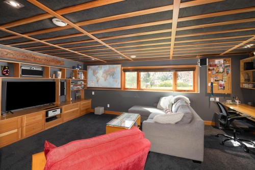 1374 15Th Street E, North Vancouver, BC 