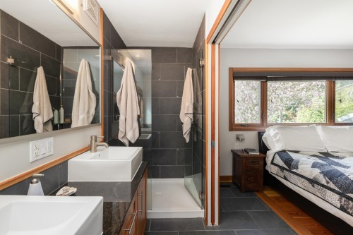 1374 15Th Street E, North Vancouver, BC 