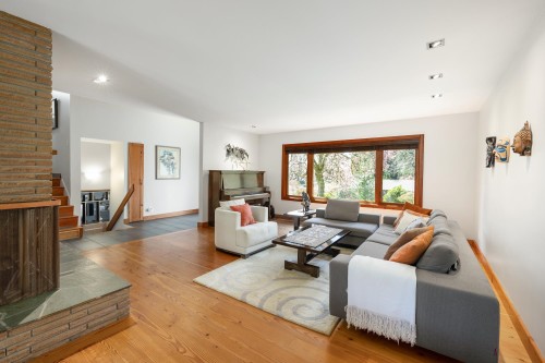 1374 15Th Street E, North Vancouver, BC 