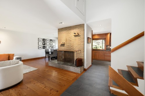 1374 15Th Street E, North Vancouver, BC 