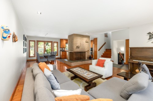 1374 15Th Street E, North Vancouver, BC 