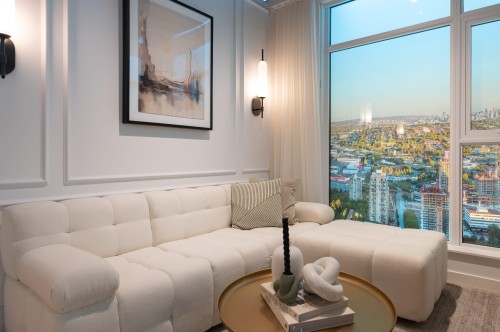 1608-4538 Dawson Street  Burnaby, BC V5C 4C1