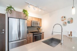 4XX-7058 14th Avenue Burnaby, BC V3N 0E6
