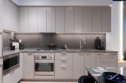 2010-4538 Dawson Street Burnaby, BC V5C 4C1