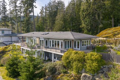 889 Cowan Point Drive  Bowen Island, BC V0N 1G2