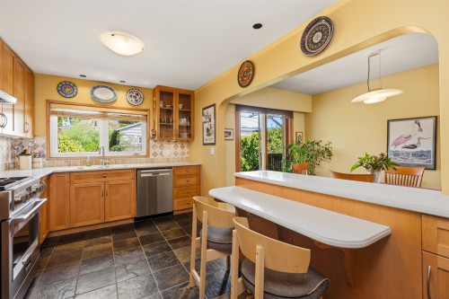 818 6Th Street E, North Vancouver, BC 