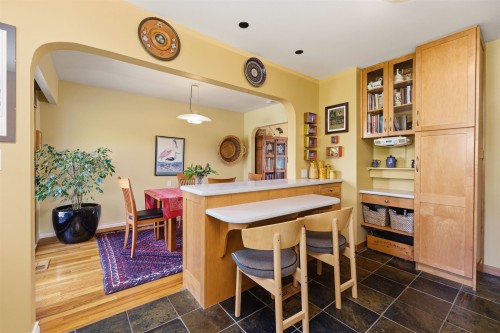 818 6Th Street E, North Vancouver, BC 