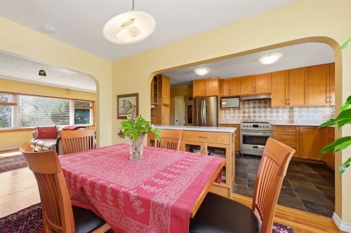 818 6Th Street E, North Vancouver, BC 