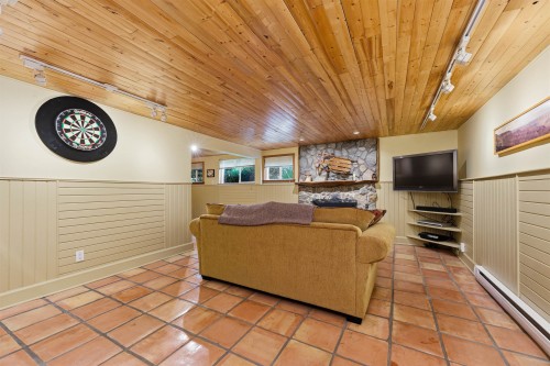 818 6Th Street E, North Vancouver, BC 