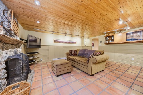 818 6Th Street E, North Vancouver, BC 