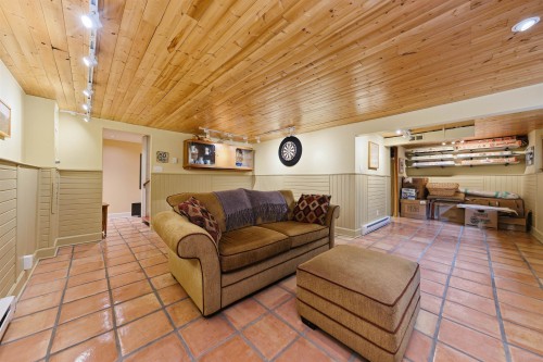 818 6Th Street E, North Vancouver, BC 