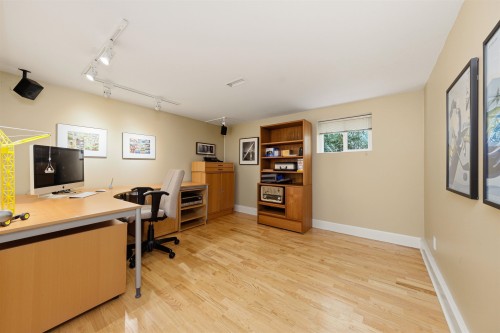 818 6Th Street E, North Vancouver, BC 