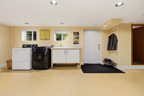 818 6Th Street E, North Vancouver, BC 