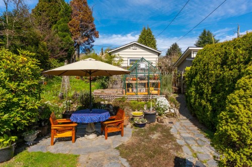 818 6Th Street E, North Vancouver, BC 