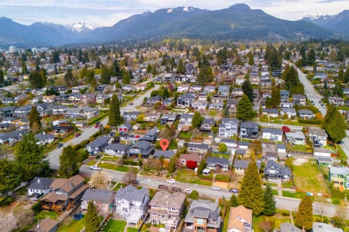 818 6Th Street E, North Vancouver, BC 