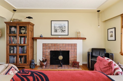 818 6Th Street E, North Vancouver, BC 