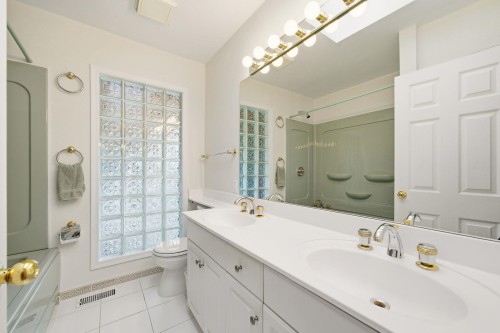 2522 Bronte Drive, North Vancouver, BC 