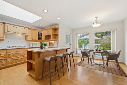 2522 Bronte Drive, North Vancouver, BC 