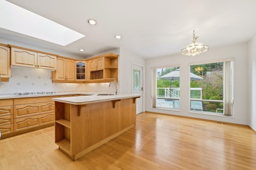 2522 Bronte Drive, North Vancouver, BC 