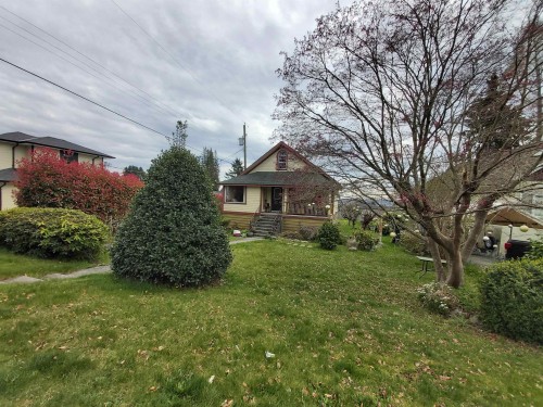 535 8Th Street E, North Vancouver, BC 