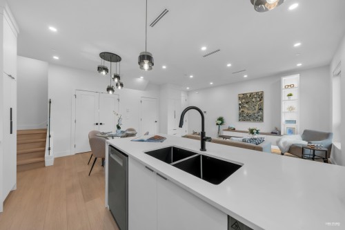 2713 Cheyenne Avenue, Vancouver, BC 