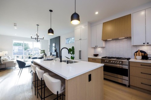 229 22Nd Street E, North Vancouver, BC 