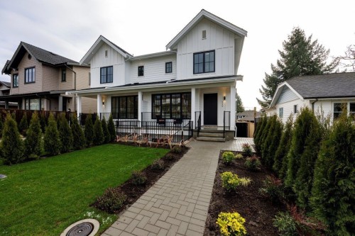 229 22Nd Street E, North Vancouver, BC 