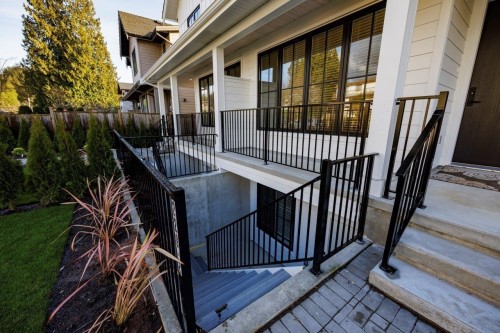 229 22Nd Street E, North Vancouver, BC 