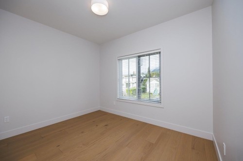 229 22Nd Street E, North Vancouver, BC 