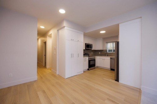 229 22Nd Street E, North Vancouver, BC 